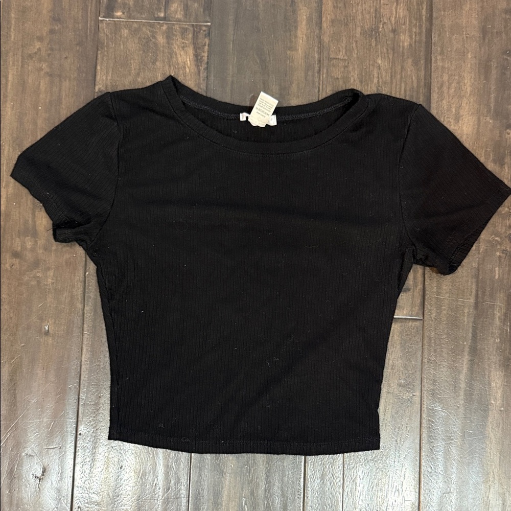 Bozzolo Black Ribbed Crewneck Crop Top